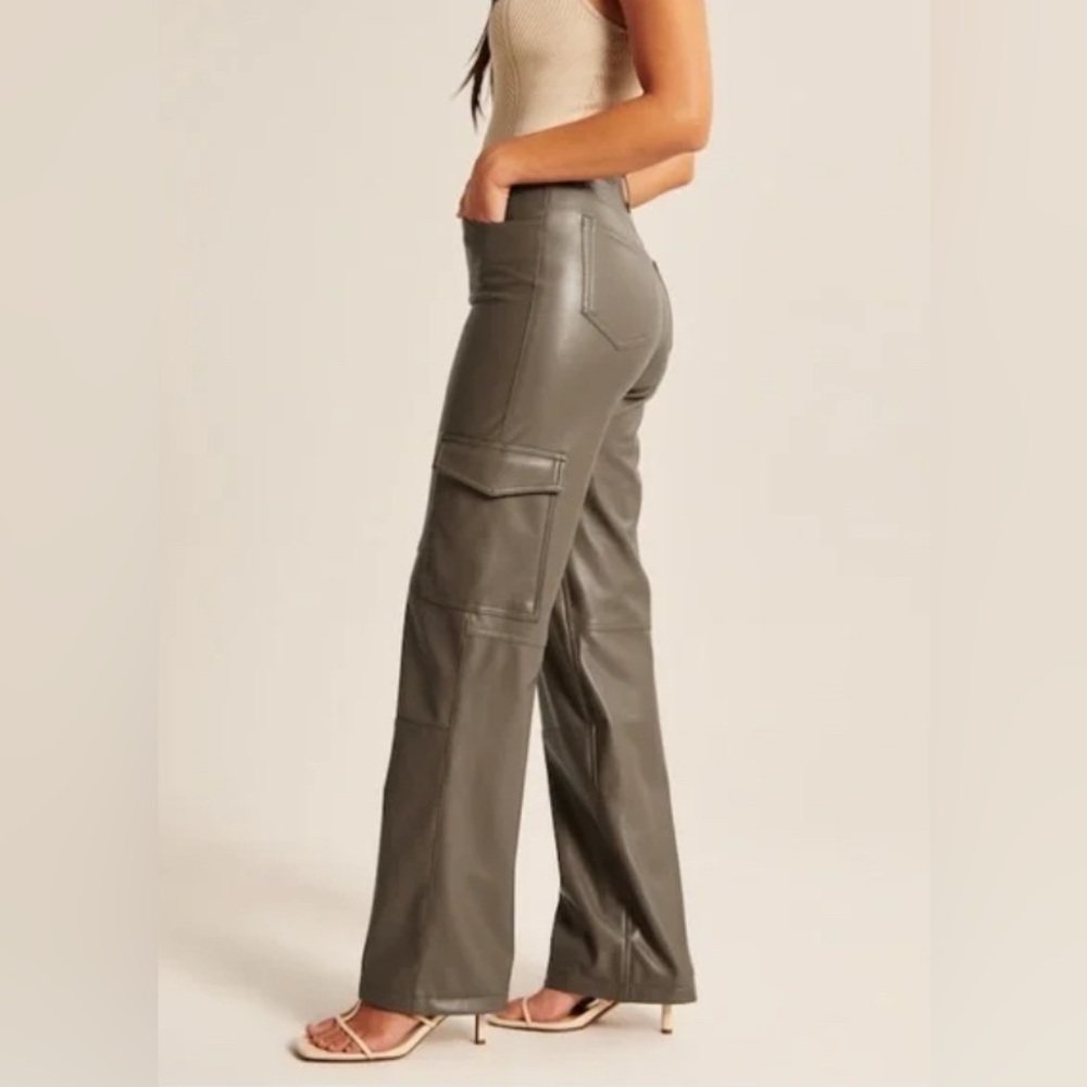 NWT Abercrombie & Fitch 90s Relaxed Faux Leather Pants Khaki taupe Size 35 (20)